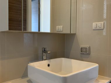 ปล่อยเช่า! Q ASOKE ในราคาเพียง 40,00บาท/เดือน 2 ห้องนอน 2 ห้องน้ำ 65ตรม. ใกล้ MRT เพรชบุรี เฟอร์นิเจอร์ครบพร้อมเข้าอยู่ รหัส 2935