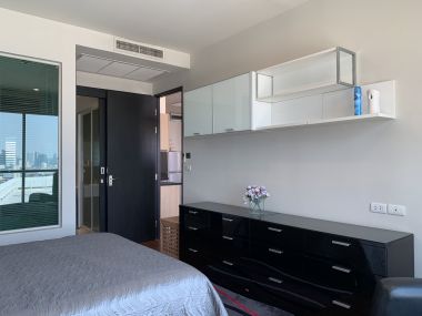 For Rent/Sale! at The Address Chidlom 10,400,000  Transfer fee 50/50  35,000 THB/Month 1 Bedroom 1 Bathroom 56.75 Sqm. Fully furnished Code 2975