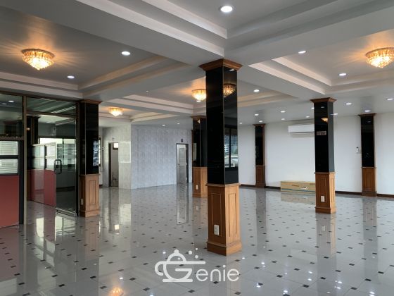 For sale / For rent 5-storey office building in Sukhumvit 24 area, good location next to Starbucks, selling only 20,000,000 baht / floor, including all expenses / and renting out the whole building for only 150,000 baht / month. code.2977