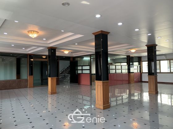 For sale / For rent 5-storey office building in Sukhumvit 24 area, good location next to Starbucks, selling only 20,000,000 baht / floor, including all expenses / and renting out the whole building for only 150,000 baht / month. code.2977