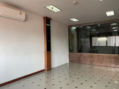 ปล่อยขาย/เช่า อาคารสำนักงาน 5 ชั้น ย่านสุขุมวิท 24  ทำเลดีติด สตาร์บัค ขายเพียง 20,000,000 บาท / ชั้น รวมค่าใช้จ่ายทุกอย่าง /และ ปล่อยเช่าทั้งตึก เพียง 150,000 บาท / เดือน รหัส 2977