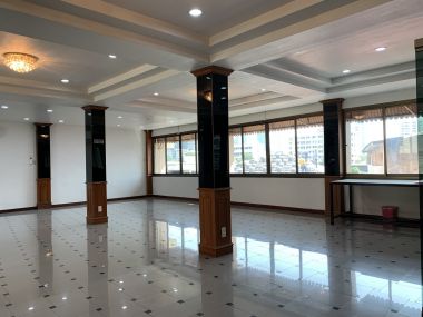ปล่อยขาย/เช่า อาคารสำนักงาน 5 ชั้น ย่านสุขุมวิท 24  ทำเลดีติด สตาร์บัค ขายเพียง 20,000,000 บาท / ชั้น รวมค่าใช้จ่ายทุกอย่าง /และ ปล่อยเช่าทั้งตึก เพียง 150,000 บาท / เดือน รหัส 2977