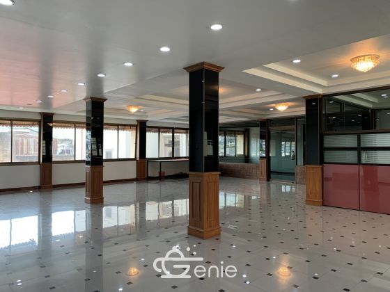 For sale / For rent 5-storey office building in Sukhumvit 24 area, good location next to Starbucks, selling only 20,000,000 baht / floor, including all expenses / and renting out the whole building for only 150,000 baht / month. code.2977