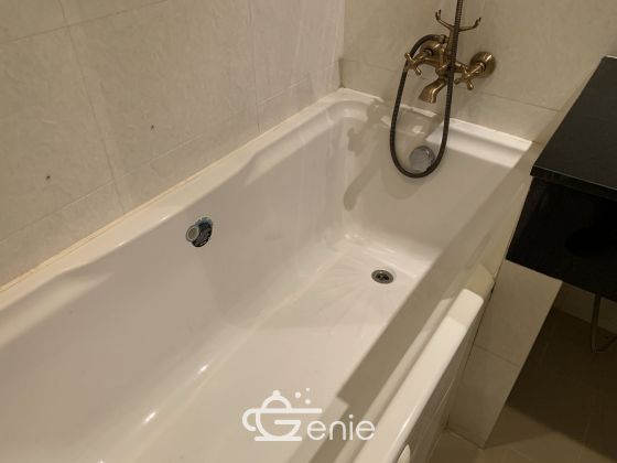 For sale / rent !City resort sukhumvit 11 8,000,000 baht / half transfer fee Rent 30,000 1 bedrooms, 1 bathroom Size 66.08 sq m. Near BTS Nana Chak Code 2987