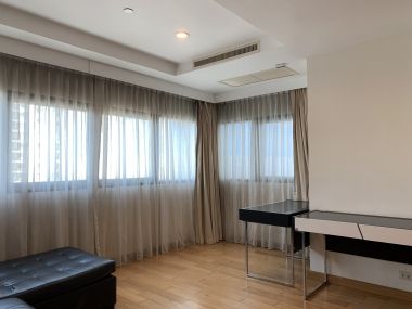 ปล่อยเช่า ! Sathon Gardens  25,000 บาท/เดือน  1 Bedroom  1 ห้องน้ำ ขนาด 65 ตร.ม. ใกล้  BTS ลุมพีนี รหัส 2990