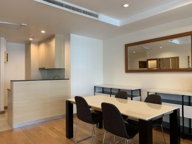 ปล่อยเช่า ! Sathon Gardens  25,000 บาท/เดือน  1 Bedroom  1 ห้องน้ำ ขนาด 65 ตร.ม. ใกล้  BTS ลุมพีนี รหัส 2990