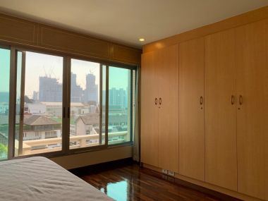 ปล่อยเช่า ! Navin Court  35,000 บาท/เดือน  3 ห้องนอน  2 ห้องน้ำ  ขนาด 100 ตร.ม. ใกล้  BTS เพลินจิต รหัส 2996