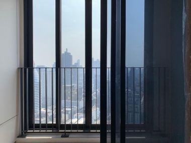 For sale/rent!  Ashton Chula-Silom 8,000,000 / all inclusive Rent 27,000  1 Bedroom 1 Bathroom Size 34.5sq m. Near BTS Sam Yan Code 3007