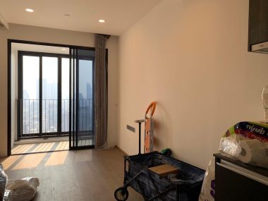 For sale/rent!  Ashton Chula-Silom 8,000,000 / all inclusive Rent 27,000  1 Bedroom 1 Bathroom Size 34.5sq m. Near BTS Sam Yan Code 3007