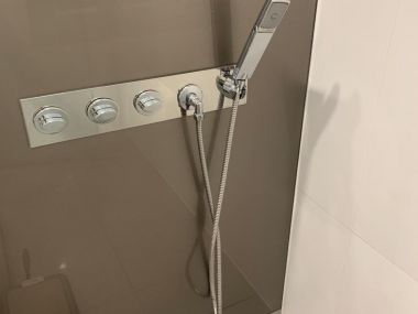 ปล่อยเช่า ! 185 Rajadamri 130,000 บาท/เดือน 2 ห้องนอน 2 ห้องน้ำ ขนาด 140 ตร.ม. ใกล้ BTS ราชดำริ รหัส 3009