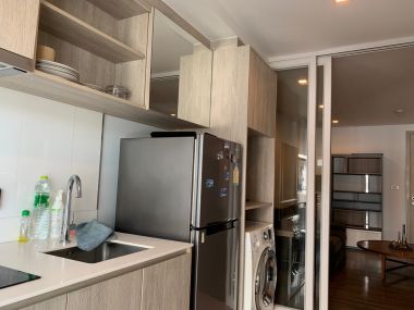 For sale/rent! SARI by Sansiri  4,000,000 baht / Half transfer fee Rent 17,000 THB Size 47 sq m. Near BTS Punnawithi Code 3018