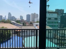 For Rent ! D 65 Condominium 27,000 baht/month 2 Bedroom 2 Bathroom Size 70 sq.m. Near BTS Phra Khanong Code 3020