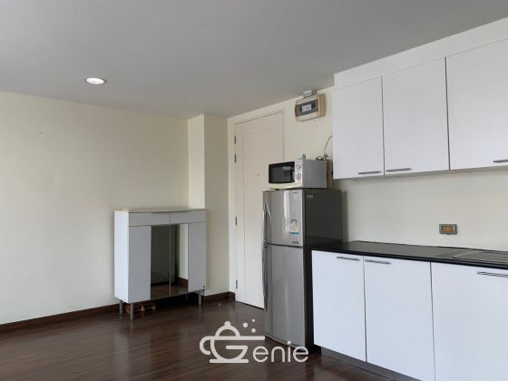 For Rent ! D 65 Condominium 27,000 baht/month 2 Bedroom 2 Bathroom Size 70 sq.m. Near BTS Phra Khanong Code 3020
