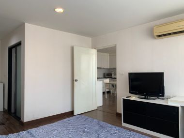 For sale/Rent ! D 65 Condominium sale 4,409,000 baht /Half transfer fee rent 17,000 baht/month 1 Bedroom 1 Bathroom Size 55 sq.m. Near BTS Phra Khanong Code 3022