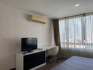 For sale/Rent ! D 65 Condominium sale 4,409,000 baht /Half transfer fee rent 17,000 baht/month 1 Bedroom 1 Bathroom Size 55 sq.m. Near BTS Phra Khanong Code 3022
