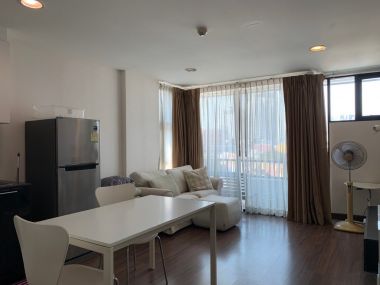 For sale/Rent ! D 65 Condominium sale 4,409,000 baht /Half transfer fee rent 17,000 baht/month 1 Bedroom 1 Bathroom Size 55 sq.m. Near BTS Phra Khanong Code 3022