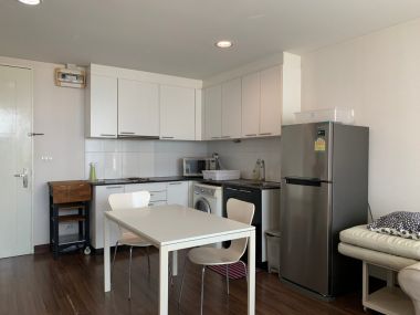 For sale/Rent ! D 65 Condominium sale 4,409,000 baht /Half transfer fee rent 17,000 baht/month 1 Bedroom 1 Bathroom Size 55 sq.m. Near BTS Phra Khanong Code 3022