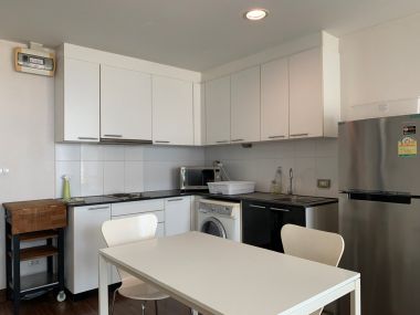 For sale/Rent ! D 65 Condominium sale 4,409,000 baht /Half transfer fee rent 17,000 baht/month 1 Bedroom 1 Bathroom Size 55 sq.m. Near BTS Phra Khanong Code 3022