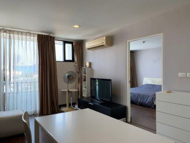 For sale/Rent ! D 65 Condominium sale 4,409,000 baht /Half transfer fee rent 17,000 baht/month 1 Bedroom 1 Bathroom Size 55 sq.m. Near BTS Phra Khanong Code 3022