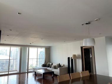 ปล่อยเช่า !  Urbana Langsuan  80,000 บาท/เดือน 3 ห้องนอน 3 ห้องน้ำ ขนาด 170 ตร.ม. ใกล้ BTS ชิดลม รหัส 3027