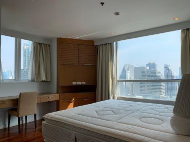 ปล่อยเช่า !  Urbana Langsuan  80,000 บาท/เดือน 3 ห้องนอน 3 ห้องน้ำ ขนาด 170 ตร.ม. ใกล้ BTS ชิดลม รหัส 3027