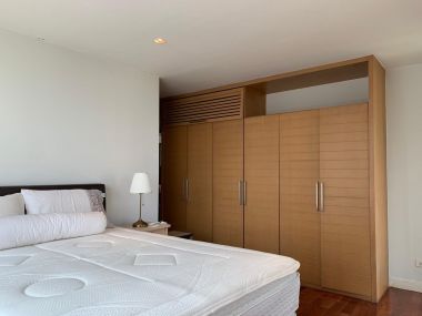 ปล่อยเช่า !  Urbana Langsuan  80,000 บาท/เดือน 3 ห้องนอน 3 ห้องน้ำ ขนาด 170 ตร.ม. ใกล้ BTS ชิดลม รหัส 3027