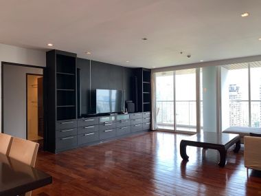 ปล่อยเช่า !  Urbana Langsuan  80,000 บาท/เดือน 3 ห้องนอน 3 ห้องน้ำ ขนาด 170 ตร.ม. ใกล้ BTS ชิดลม รหัส 3027