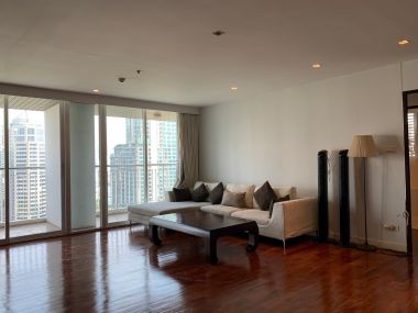 ปล่อยเช่า !  Urbana Langsuan  80,000 บาท/เดือน 3 ห้องนอน 3 ห้องน้ำ ขนาด 170 ตร.ม. ใกล้ BTS ชิดลม รหัส 3027