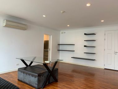 ปล่อยเช่า ! บ้าน สิริ สุขุมวิท 10  38,000 บาท/เดือน  2 ห้องนอน  2 ห้องน้ำ  ขนาด 98 ตร.ม. ใกล้  BTS นานา  รหัส 3054