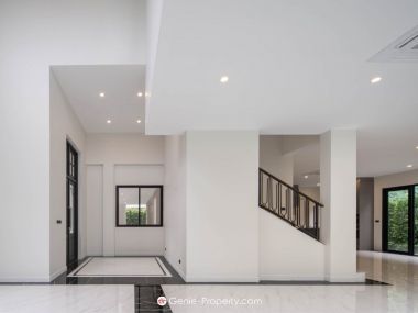 Hot Deal! CINQ ROYAL Krungthep Kreetha, Super Luxury single house, size 120 sq wa. 705 sq m., price only 72,000,000, half transfer fee