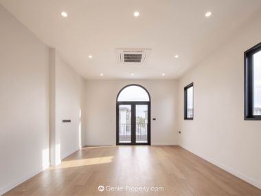 Hot Deal! CINQ ROYAL Krungthep Kreetha, Super Luxury single house, size 120 sq wa. 705 sq m., price only 72,000,000, half transfer fee