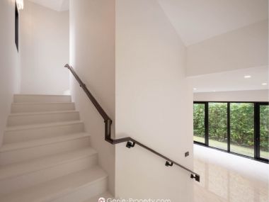 Hot Deal! CINQ ROYAL Krungthep Kreetha, Super Luxury single house, size 120 sq wa. 705 sq m., price only 72,000,000, half transfer fee