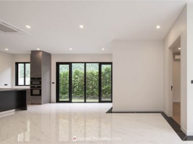 Hot Deal! CINQ ROYAL Krungthep Kreetha, Super Luxury single house, size 120 sq wa. 705 sq m., price only 72,000,000, half transfer fee