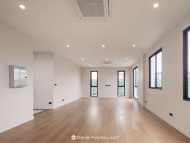 Hot Deal! CINQ ROYAL Krungthep Kreetha, Super Luxury single house, size 120 sq wa. 705 sq m., price only 72,000,000, half transfer fee