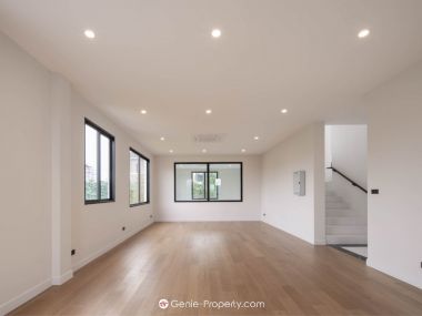 Hot Deal! CINQ ROYAL Krungthep Kreetha, Super Luxury single house, size 120 sq wa. 705 sq m., price only 72,000,000, half transfer fee