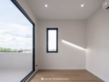 Hot Deal! CINQ ROYAL Krungthep Kreetha, Super Luxury single house, size 120 sq wa. 705 sq m., price only 72,000,000, half transfer fee