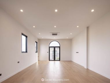 Hot Deal! CINQ ROYAL Krungthep Kreetha, Super Luxury single house, size 120 sq wa. 705 sq m., price only 72,000,000, half transfer fee