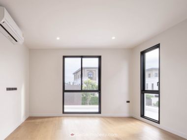 Hot Deal! CINQ ROYAL Krungthep Kreetha, Super Luxury single house, size 120 sq wa. 705 sq m., price only 72,000,000, half transfer fee