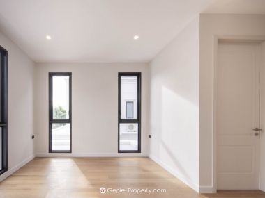 Hot Deal! CINQ ROYAL Krungthep Kreetha, Super Luxury single house, size 120 sq wa. 705 sq m., price only 72,000,000, half transfer fee