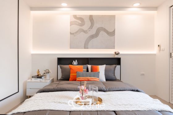 #Huai Wang || ✨Large 37.23 sq.m. unit || 🚝 500m to Airport Link Ramkhamhaeng || 🛍️ 5 minutes to Central Rama 9 || Installment payments only 6,xxx baht || 🛵 Motorcycle taxi stand in front of the alley || 😋 Surrounded by shops and restaurants Code 3319