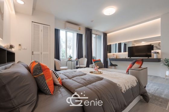 #Huai Wang || ✨Large 37.23 sq.m. unit || 🚝 500m to Airport Link Ramkhamhaeng || 🛍️ 5 minutes to Central Rama 9 || Installment payments only 6,xxx baht || 🛵 Motorcycle taxi stand in front of the alley || 😋 Surrounded by shops and restaurants Code 3319