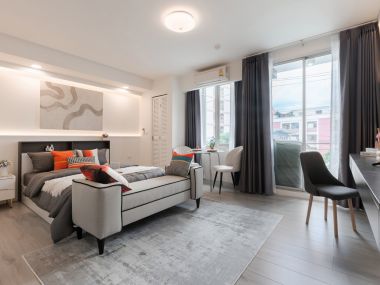 #Huai Wang || ✨Large 37.23 sq.m. unit || 🚝 500m to Airport Link Ramkhamhaeng || 🛍️ 5 minutes to Central Rama 9 || Installment payments only 6,xxx baht || 🛵 Motorcycle taxi stand in front of the alley || 😋 Surrounded by shops and restaurants Code 3319