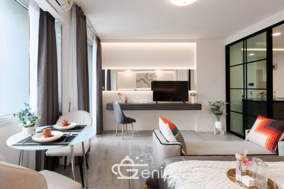 #Huai Wang || ✨Large 37.23 sq.m. unit || 🚝 500m to Airport Link Ramkhamhaeng || 🛍️ 5 minutes to Central Rama 9 || Installment payments only 6,xxx baht || 🛵 Motorcycle taxi stand in front of the alley || 😋 Surrounded by shops and restaurants Code 3319