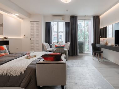 #Huai Wang || ✨Large 37.23 sq.m. unit || 🚝 500m to Airport Link Ramkhamhaeng || 🛍️ 5 minutes to Central Rama 9 || Installment payments only 6,xxx baht || 🛵 Motorcycle taxi stand in front of the alley || 😋 Surrounded by shops and restaurants Code 3319