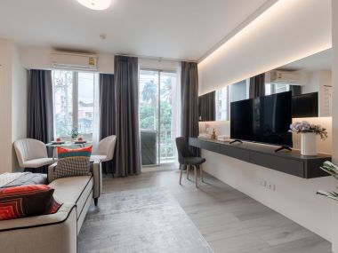 #Huai Wang || ✨Large 37.23 sq.m. unit || 🚝 500m to Airport Link Ramkhamhaeng || 🛍️ 5 minutes to Central Rama 9 || Installment payments only 6,xxx baht || 🛵 Motorcycle taxi stand in front of the alley || 😋 Surrounded by shops and restaurants Code 3319