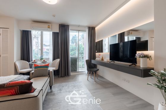 #Huai Wang || ✨Large 37.23 sq.m. unit || 🚝 500m to Airport Link Ramkhamhaeng || 🛍️ 5 minutes to Central Rama 9 || Installment payments only 6,xxx baht || 🛵 Motorcycle taxi stand in front of the alley || 😋 Surrounded by shops and restaurants Code 3319