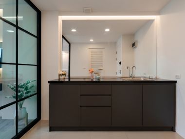 #Huai Wang || ✨Large 37.23 sq.m. unit || 🚝 500m to Airport Link Ramkhamhaeng || 🛍️ 5 minutes to Central Rama 9 || Installment payments only 6,xxx baht || 🛵 Motorcycle taxi stand in front of the alley || 😋 Surrounded by shops and restaurants Code 3319