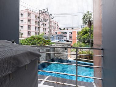 #Huai Wang || ✨Large 37.23 sq.m. unit || 🚝 500m to Airport Link Ramkhamhaeng || 🛍️ 5 minutes to Central Rama 9 || Installment payments only 6,xxx baht || 🛵 Motorcycle taxi stand in front of the alley || 😋 Surrounded by shops and restaurants Code 3319