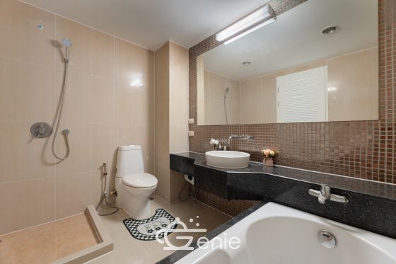#Huai Wang || ✨Large 37.23 sq.m. unit || 🚝 500m to Airport Link Ramkhamhaeng || 🛍️ 5 minutes to Central Rama 9 || Installment payments only 6,xxx baht || 🛵 Motorcycle taxi stand in front of the alley || 😋 Surrounded by shops and restaurants Code 3319