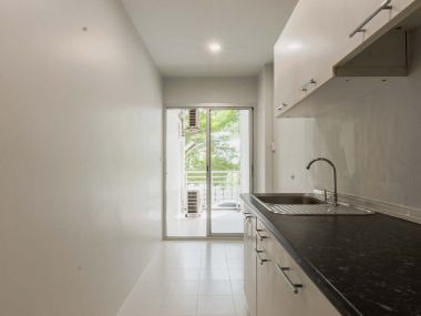 #โซนเทพารักษ์ ติดโลตัสศรีนครินทร์ 🤩 ห้องใหญ่ 53 ตรม.  ผ่อน 7,xxx  เท่านั้น. 5 นาทีถึง MRT ศรีเทพา 🚝 รหัส 3491